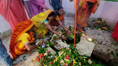 बांग्ला पंचांग के पहली सोमवारी पर शिवालयों में उमड़ा आस्था का सैलाब, हजारों श्रद्धालुओं ने किया जलाभिषेक