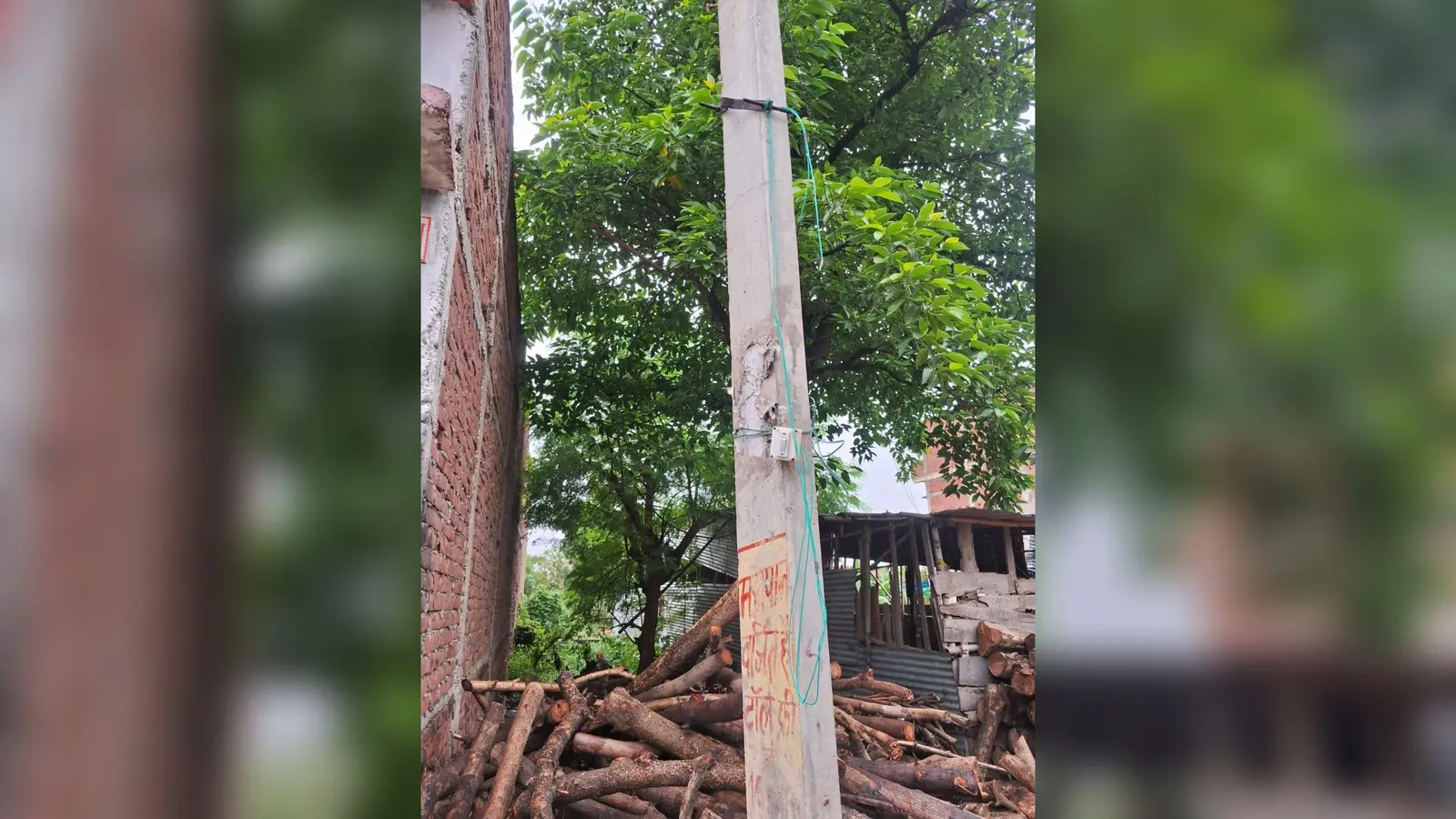 पटना: बिक्रम में स्ट्रीट लाइट की तार पर नशेड़ियों की नजर, रातों-रात काट ले जा रहे वायर, अंधेरे में डूबे मोहल्ले