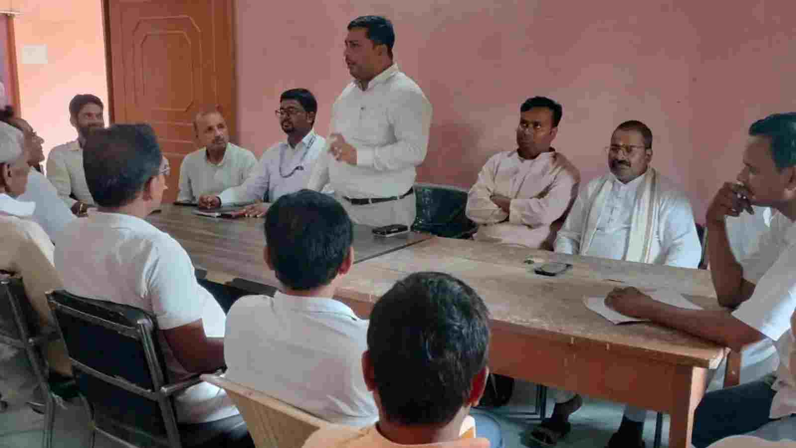 mainatand-urea-fertilizer-monitoring-committee-meeting-black-marketing-warning.jpg