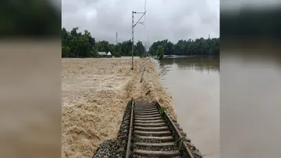 असम में बाढ़ का असर, राजधानी एक्सप्रेस समेत कई ट्रेनें डायवर्ट; किशनगंज में 8 घंटे तक की देरी