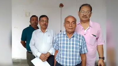 पांच महीने से अधूरा सड़क निर्माण, लोगों का फूटा गुस्सा, डीएम से की शिकायत