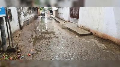 बुडको के निर्माण कार्यों पर उठे सवाल, सड़क से ऊंची नालियों ने बढ़ाई शहरवासियों की परेशानी