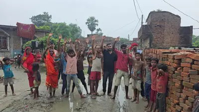 दक्षिणी तेलुआ पंचायत में सड़क पर सालभर जलजमाव, ग्रामीणों ने प्रदर्शन कर दी सड़क जाम की चेतावनी