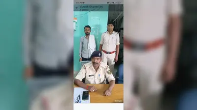 पांच लीटर महुआ शराब के साथ तस्कर गिरफ्तार, फरार अभियुक्त भी दबोचा गया