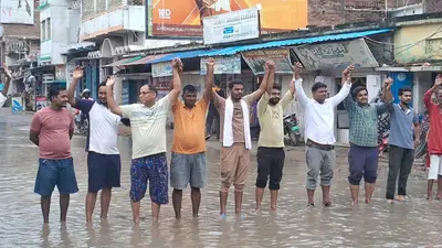 सारण: खैरा-मढ़ौरा मार्ग पर जलजमाव के विरोध में प्रदर्शन, समाधान नहीं हुआ तो आंदोलन की चेतावनी