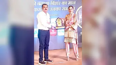 कम शुल्क में गुणवत्तापूर्ण शिक्षा की मुहिम को मिला सम्मान, दूसरी बार सम्मानित हुए डॉ. मनोज कुमार झा