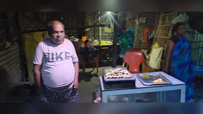 गोपालगंज: एक हाथ से बना रहे 30 साल से शुद्ध पेड़ा, दिव्यांगता को मात देकर उमेश साह ने खड़ी की मिसाल