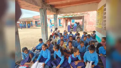 रोहतास: बिना छत और बरामदे में पढ़ने को मजबूर बच्चे, बुधुआ मध्य विद्यालय में हादसे का मंडरा रहा खतरा