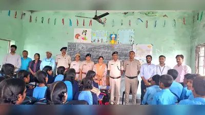 बेतिया के स्कूल में ऑपरेशन नया सवेरा 3.0 अभियान, छात्रों को साइबर सुरक्षा और मानव तस्करी के प्रति किया जागरूक