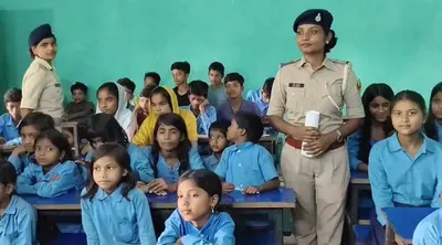 महलगांव स्कूल में मानव तस्करी के खिलाफ जागरूकता अभियान, पुलिस ने छात्रों को बताए बचाव के तरीके