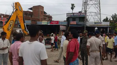 आरा: कायमनगर में एनएच से हटाया गया अतिक्रमण, दो दिन और चलेगा अभियान