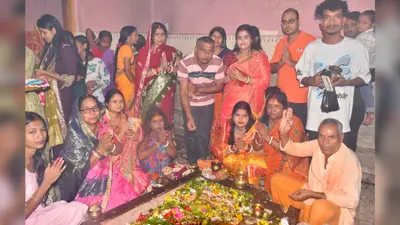 शिवालयों में पूजा अर्चना कर श्रद्धालुओं ने की भगवान शिव से मांगा आशीर्वाद