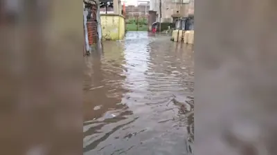 चास के कई मुहल्लों की सड़कों में जलजमाव, परेशानी