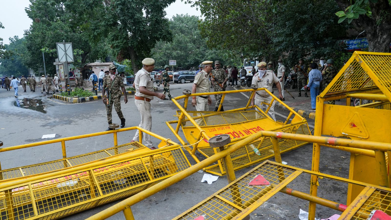 पथराव और घायल