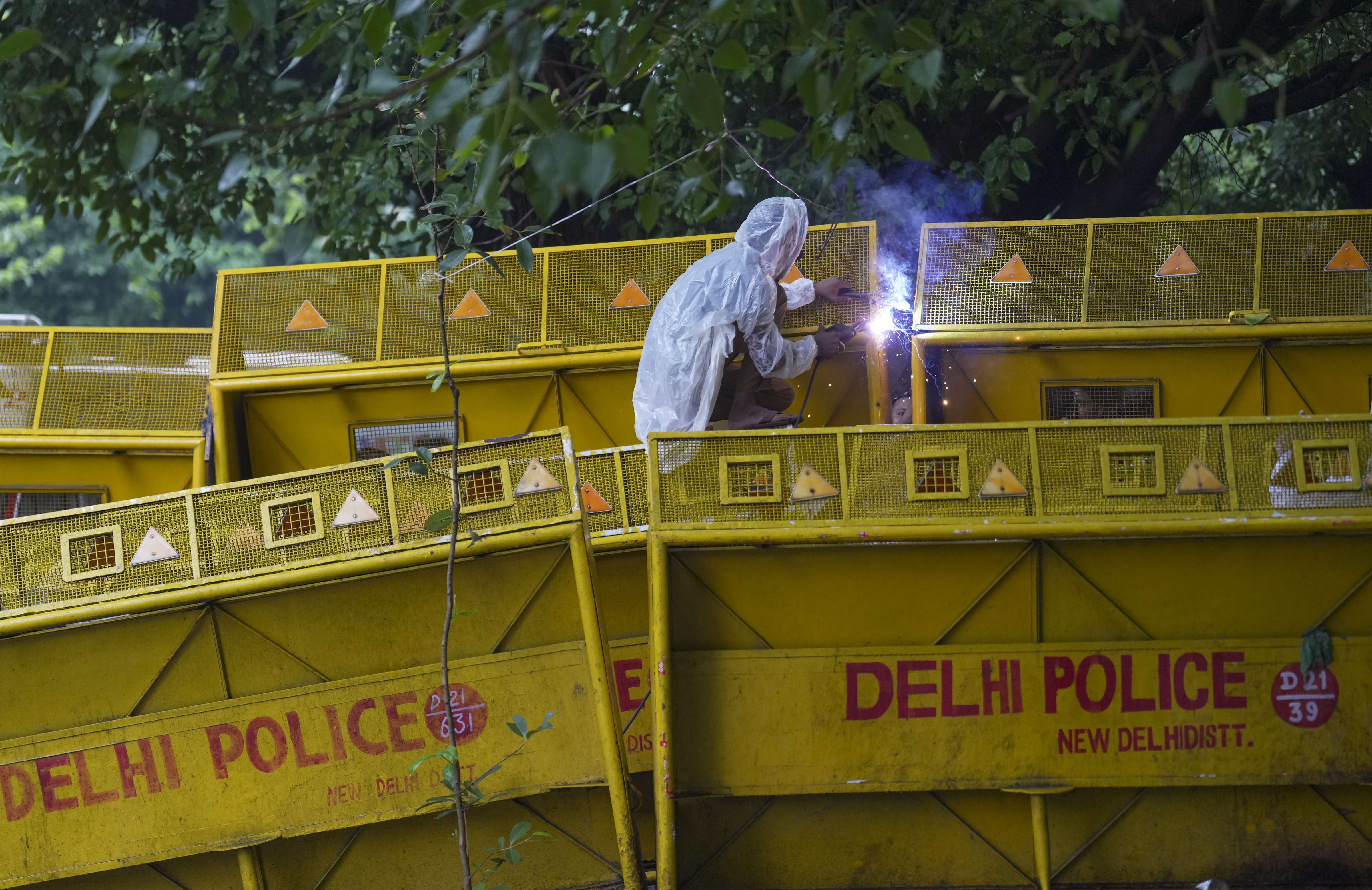 सुरक्षा कड़ी, इंटरनेट बंद