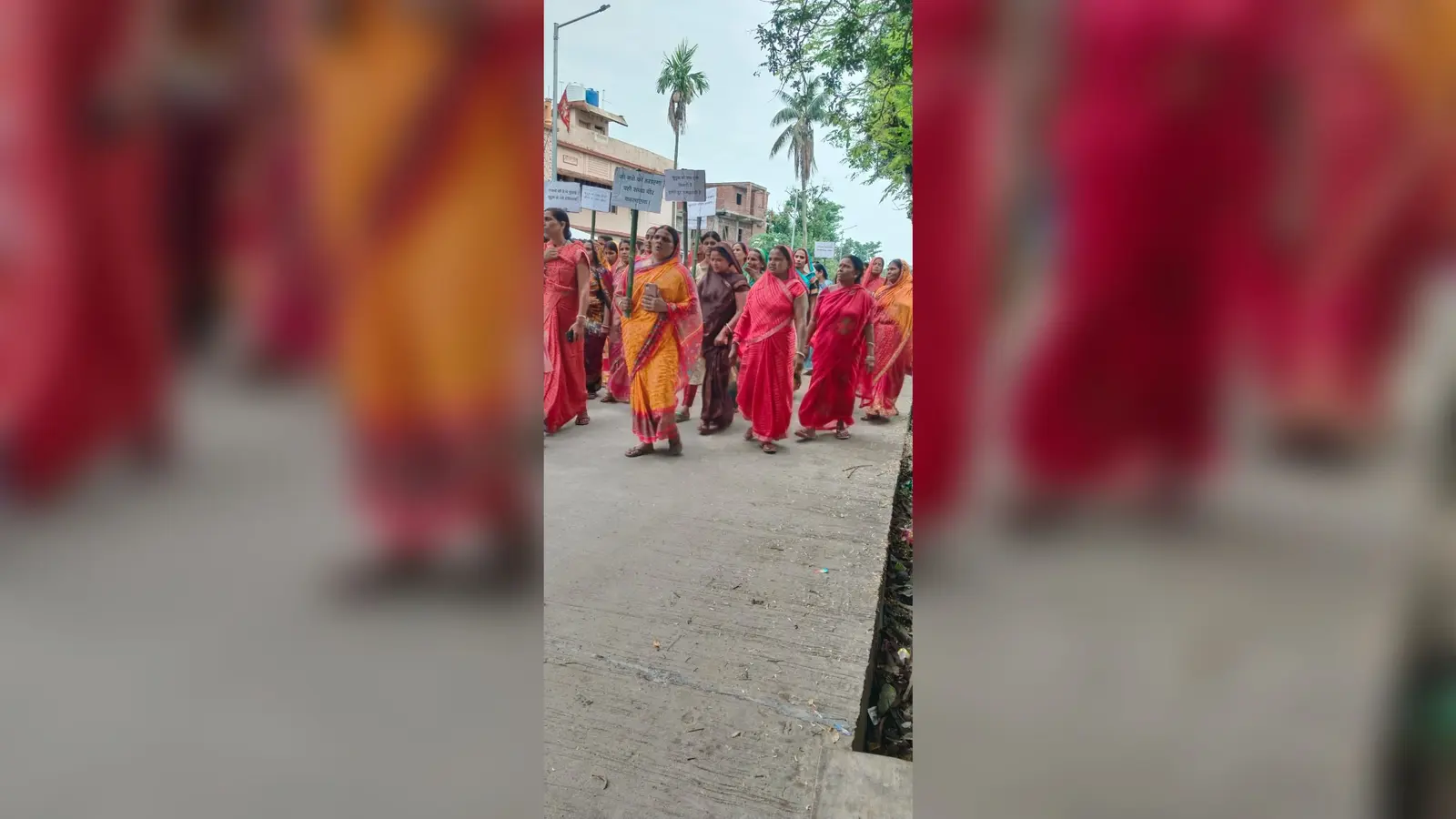 बारसोई में 'स्मैक' के खिलाफ जीविका दीदियों का फूटा गुस्सा: सड़कों पर उतरीं सैकड़ों महिलाएं, प्रशासन को दी चेतावनी