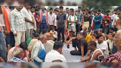 हत्या के विरोध में घघंरी के पास एनएच 22 सड़क जाम