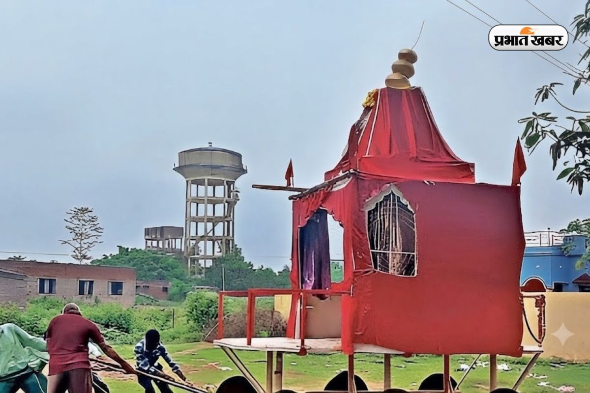 लंच टाइम में रथ धकेल रहे दो छात्रों की करंट लगने से मौत