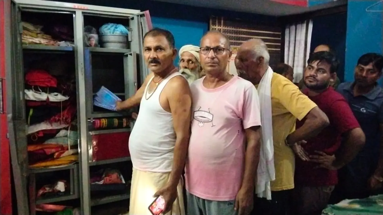 सारण में रिटायर्ड दारोगा के घर 50 लाख से अधिक की चोरी, तीर्थयात्रा से लौटे परिवार के उड़े होश