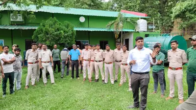 वाल्मीकिनगर टाइगर रिजर्व में वनकर्मियों को मिला सर्प रेस्क्यू प्रशिक्षण, मानसून के लिए बढ़ी तैयारी