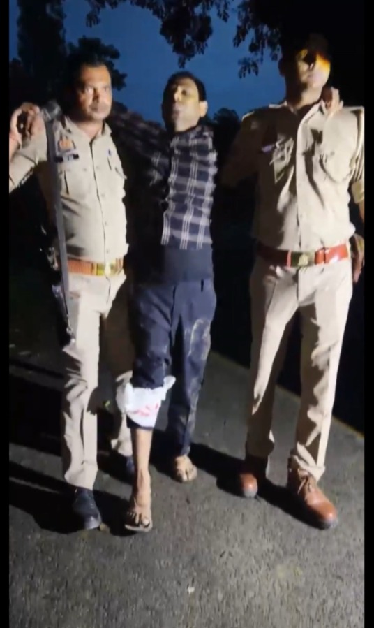 मुठभेड‍़ के बाद पैर में लगी गोली 