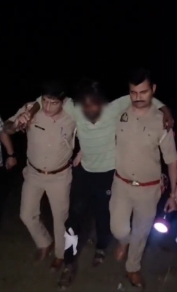 दाहिने पैर में लगी गोली 
