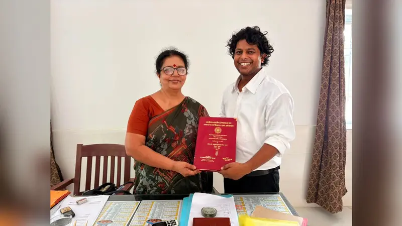 जिले को मिली नयी शैक्षणिक उपलब्धि, नाट्यशास्त्र में पीएचडी पाने वाले पहले रंगकर्मी बने डॉ नीतीश प्रियदर्शी