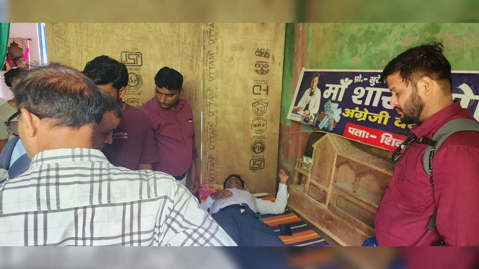 स्कूल जाने के दौरान हुआ हादसा, तेज रफ्तार बाइक की टक्कर से प्रधानाध्यापक घायल