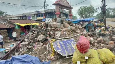 बेगूसराय: सर्विस रोड चौड़ीकरण के लिए बीहट में हटाया गया मंदिर