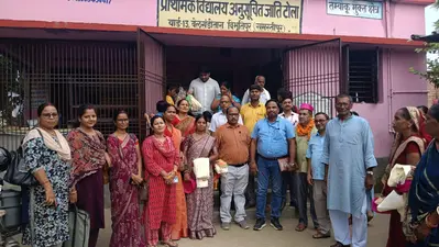 विभूतिपुर में सेवानिवृत्त शिक्षक राजेश कुमार सिंह का सम्मान, शॉल-पाग देकर दी गई विदाई