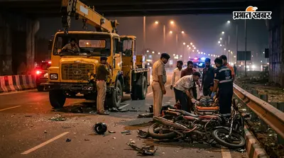 एनएच-27 पर तेज रफ्तार हाइड्रा ने बाइक को मारी टक्कर, दो युवक गंभीर हालत में अस्पताल रेफर