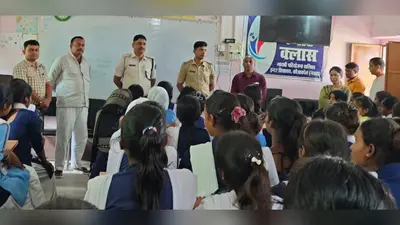 नवादा: कौआकोल में साइबर स्मार्ट ट्यूजडे कार्यक्रम के तहत स्कूली बच्चों के बीच जागरूकता अभियान