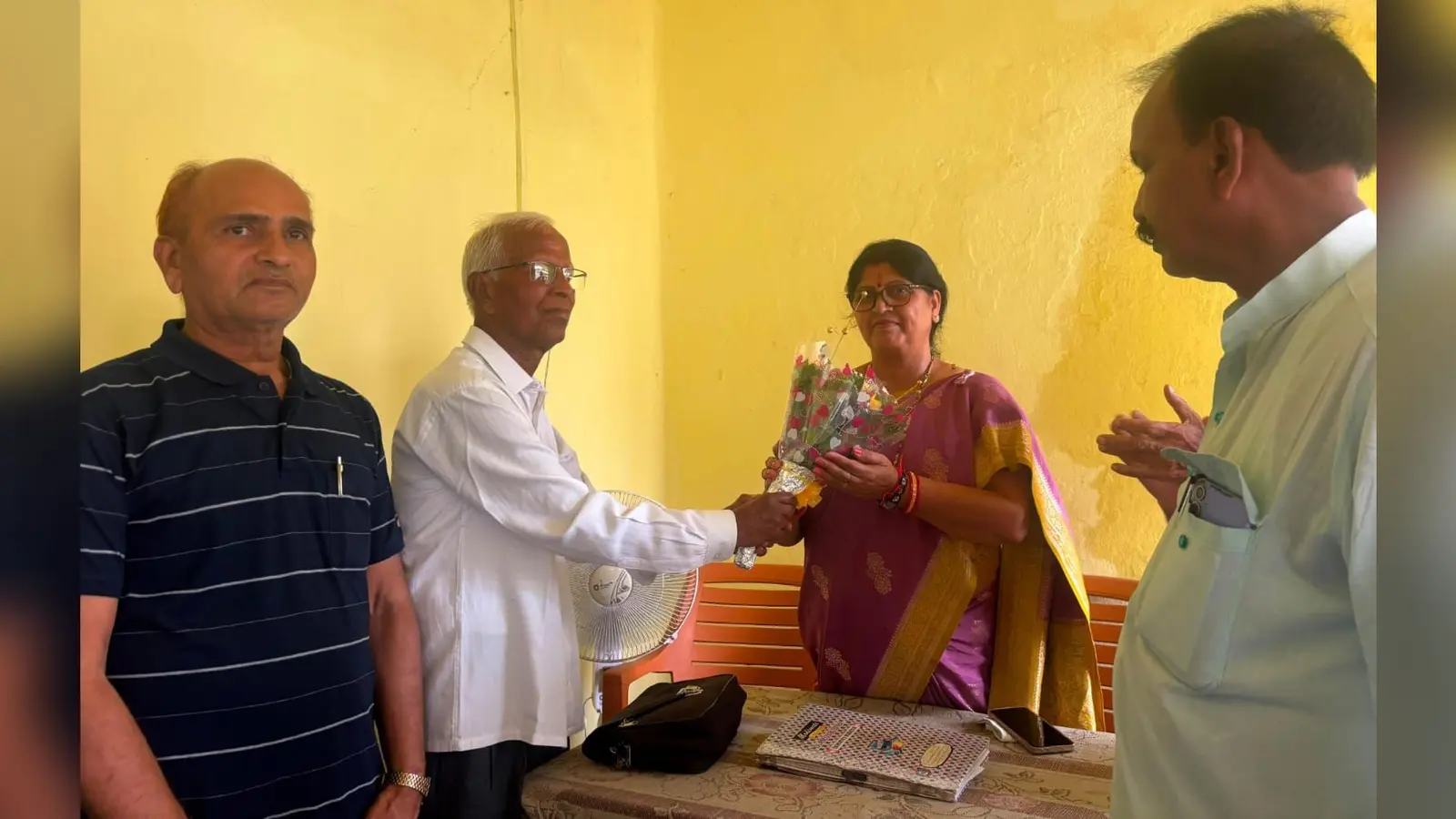कोडरमा में पेंशनर्स समाज भवन के जीर्णोद्धार और पीसीसी पथ का उद्घाटन