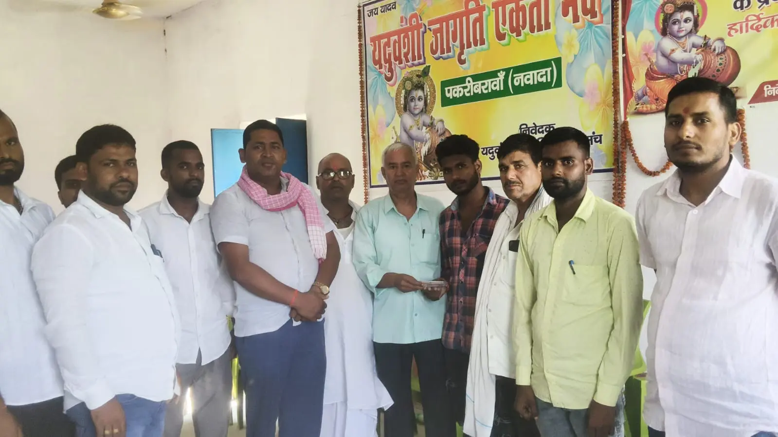नवादा: बेंगलुरु हादसे में घायल युवक की मदद को आगे आया समाज, जागृति एकता मंच ने की आर्थिक सहायता