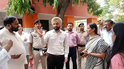 बेतिया में सहयोग शिविर का तीसरा चरण, डीएम ने योजनाओं से जुड़े आवेदनों के त्वरित निस्तारण के दिए निर्देश
