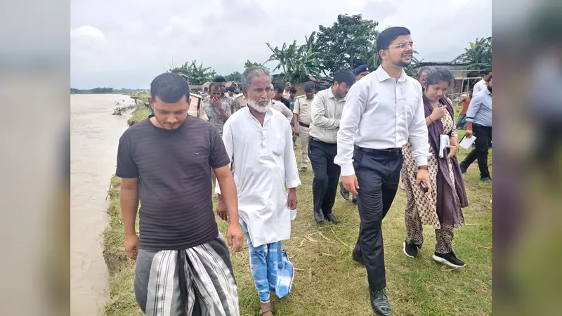 कनकई नदी के कटाव ने बढ़ाई चिंता, डीएम ने मौके पर पहुंचकर दिए युद्धस्तर पर बचाव कार्य के निर्देश