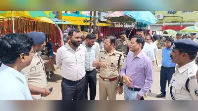 रक्सौल में जाम की समस्या पर प्रशासन सख्त, डीएम-एसपी ने बाटा चौक से कस्टम चौक तक बैरिकेडिंग के दिए निर्देश