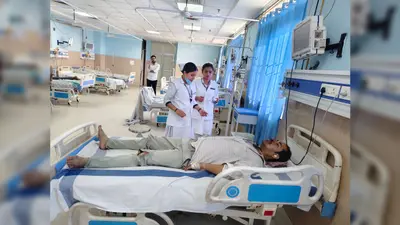आरा: स्कूल जा रहे शिक्षक की बाइक अनियंत्रित होकर पलटी, गंभीर रूप से घायल