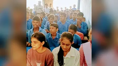 बक्सर: 'एक क्लिक से खाली हो सकता है बैंक अकाउंट', चौसा स्कूल में छात्रों को साइबर ठगी से बचने का दिया गया गुर