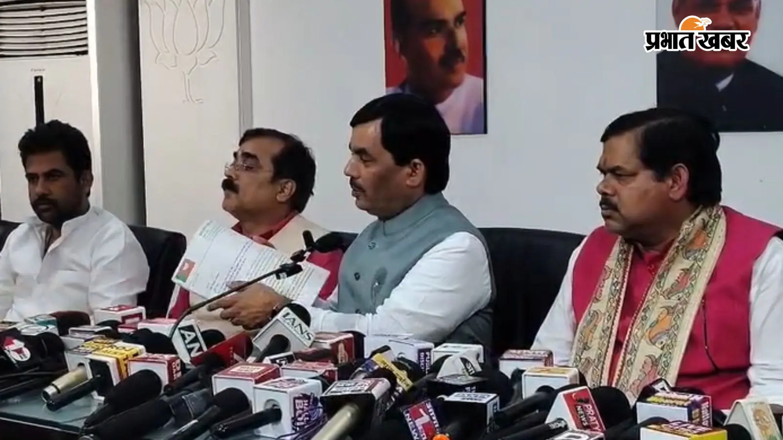 प्रशांत किशोर के खिलाफ इलेक्शन कमीशन पहुंची भाजपा, चुनाव में करोड़ों रुपये खर्च करने और AI-बॉट्स से प्रचार का आरोप