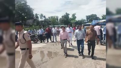 डीआरएम ने सिलीगुड़ी, ठाकुरगंज और अलुआबारी रोड स्टेशन का किया निरीक्षण, समय पर परियोजनाएं पूरी करने के निर्देश