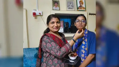 कैमूर: बिना कोचिंग NEET-2026 में सफल हुई रामगढ़ की वर्षा, कठिन परिस्थितियों में रची सफलता की मिसाल
