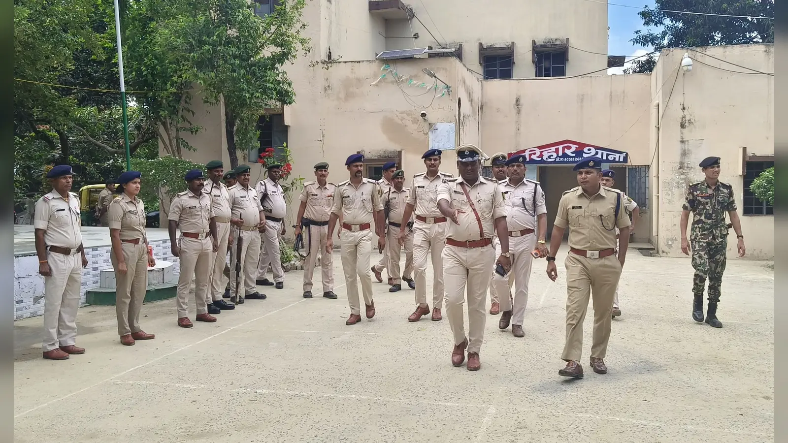परिहार थाना पहुंचे एसपी, लंबित मामलों से लेकर शराब तस्करी तक... पुलिस को दिए कई अहम निर्देश