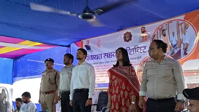 आमगाछी विशेष सहयोग शिविर में अचानक पहुंचे जिलाधिकारी, अधिकारियों को दिया सख्त संदेश