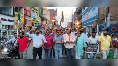 हेमंत सरकार के भ्रष्ट नीतियों के विरुद्ध गुमला भाजयुमो का मशाल जुलूस