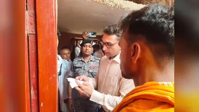 आरा: डीएम के औचक निरीक्षण में बंद मिली पीडीएस दुकान, स्टॉक में गड़बड़ी पर जांच के आदेश