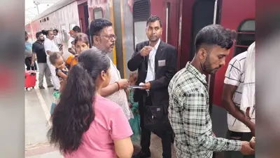 बेगूसराय: बरौनी समेत कई स्टेशनों और ट्रेनों में मेगा टिकट जांच अभियान, 3,393 यात्रियों से वसूले गए 30