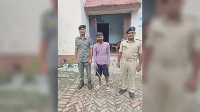 नवादा: पकरीबरावां में जम्हड़ीया पुल पर पुलिस की कार्रवाई, 55 लीटर देसी शराब के साथ धंधेबाज गिरफ्तार