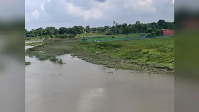 डोंक और महानंदा का जलस्तर घटा, लेकिन कटाव और फसलों के नुकसान ने बढ़ाई किसानों की चिंता