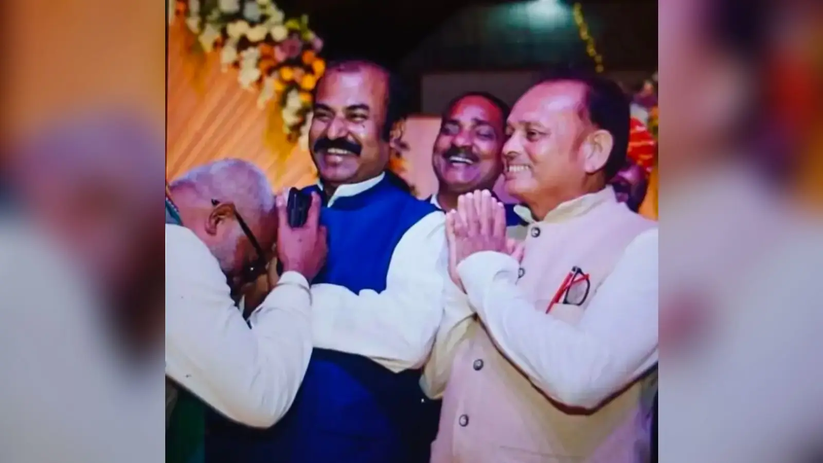 बेगूसराय: छात्रा के गंभीर आरोप से मचा बवाल, प्रधानाध्यापक और रसोइया पर आपत्तिजनक स्थिति में दिखने का दावा, स्कूल में जड़ा ताला